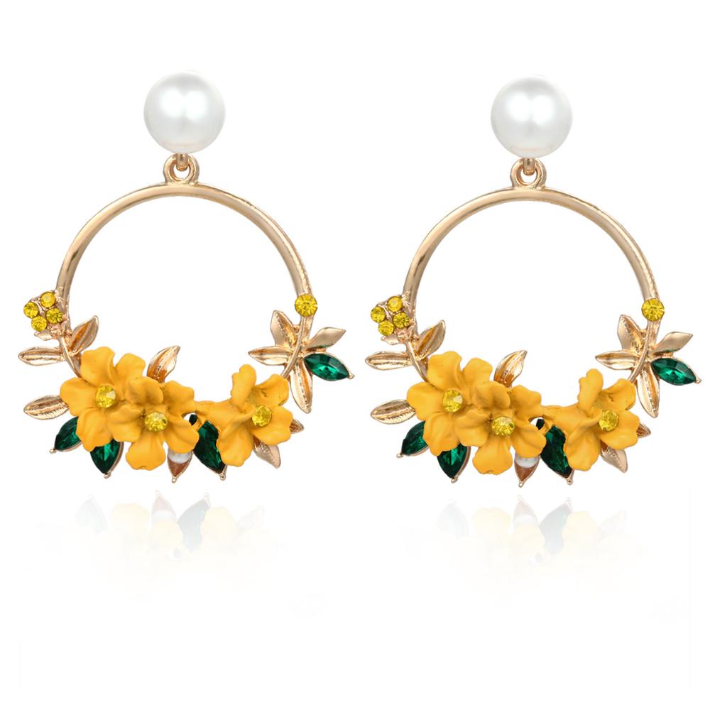 Elegant Gold Flower and Pearl Earrings
